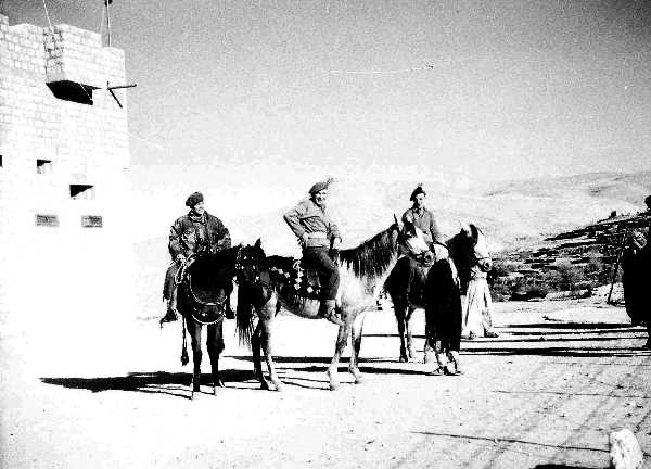 Images/1951 1LF 1950  Aquaba  Visit to Petra with Legioaires695.jpg